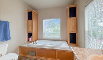631 HASSETT St, Brookings, OR 97415
