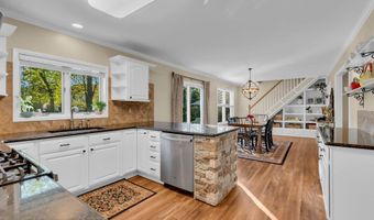 65 Serpentine Dr, Bayville, NJ 08721