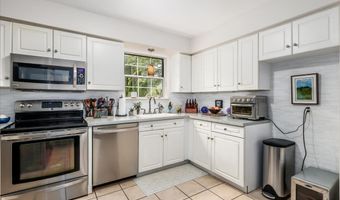 89 Candlewood Lake Rd, Brookfield, CT 06804