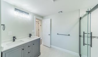 901 Palmer Ave, Holmdel, NJ 07733