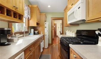19 Bouvier Ave, Lincoln, RI 02838
