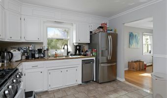 25 Quinsey Dr, Bridgeport, CT 06606