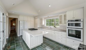 20 Inglewood Rd, Asheville, NC 28804