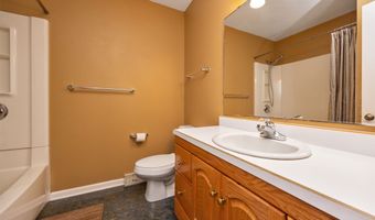 204 E Madison Dr, Polk City, IA 50226