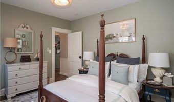 26 Vernon Ave, Newport, RI 02840