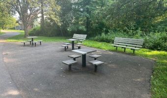 66 Mountain Ct 66, Bedminster, NJ 07921