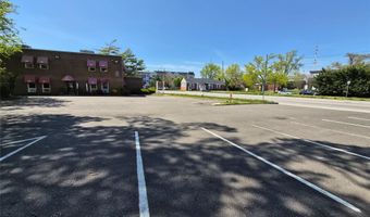 121 W Oak St, Amityville, NY 11701