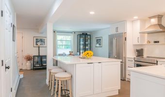 32 Pleasant Hill Rd, Falmouth, ME 04105