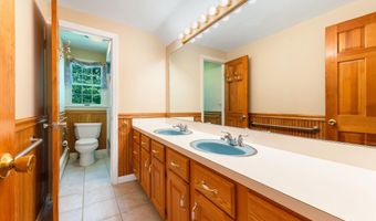 60 Boulder Dr, Auburn, ME 04210
