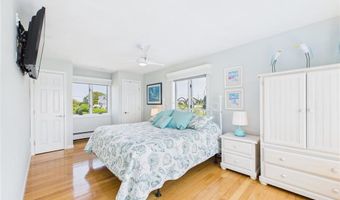 72 Marine Dr, Narragansett, RI 02882