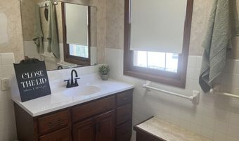 406 N Main St, Ada, OH 45810
