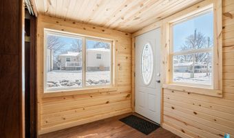 207 W 3rd St, Alcester, SD 57004