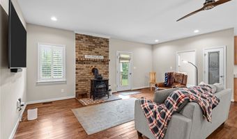 427 Valley View Dr, Aylett, VA 23009