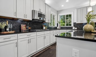 6685 JESSAMINE Ct, Annandale, VA 22003