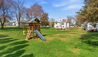 230 School St, Lincoln, RI 02865