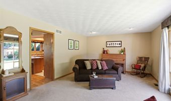 825 Queenswood Ct, Indianapolis, IN 46217
