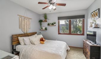 946 11th Ave SE, Altoona, IA 50009