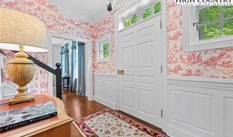 527 Red Tailed Hawk Rd, Banner Elk, NC 28604