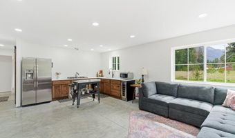 92 Bluebird Ln, Clark Fork, ID 83811