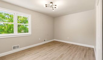4 Silversmith Ct, Barnegat, NJ 08005