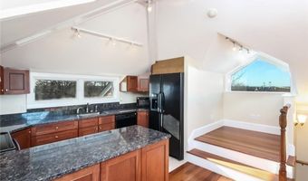 22 Mount Vernon St C, Newport, RI 02840
