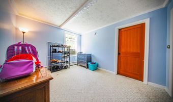 25 Eighth St, Auburn, ME 04210