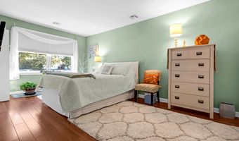 8 Eagle Dr, Bayville, NJ 08721