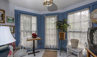 210 NE Valley St, Abingdon, VA 24210