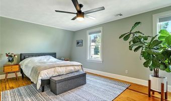 15 Wollaston St, Cranston, RI 02910