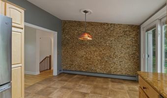 8 Ledgemont Dr, Lincoln, RI 02865