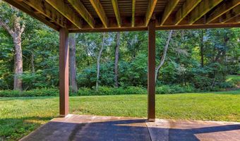 1710 Ridgeview Circle Dr, Ballwin, MO 63021