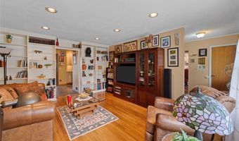 38 Hillvale Rd, Albertson, NY 11507