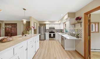 3 Lew May Dr, Andover, NJ 07860