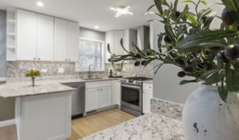 903 Old Oak Cir, Algonquin, IL 60102