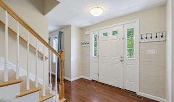 5 County St, Berkley, MA 02779