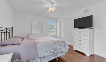 32 Bowline St, Beachwood, NJ 08722