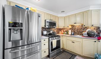13 SCHUYLER Pl W, Bayonne, NJ 07002