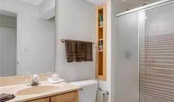 821 Heatherhaven Dr, Ballwin, MO 63011