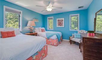 39 Brenton Rd, Newport, RI 02840