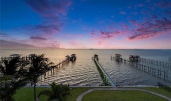 6526 SURFSIDE Blvd, Apollo Beach, FL 33572