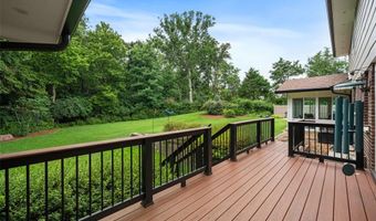 21 Meadowbrook Country Club Est, Ballwin, MO 63011