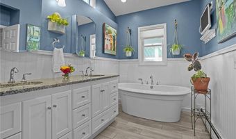 30 Eldredge Ave, East Greenwich, RI 02818
