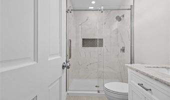 253 Central St, Lincoln, RI 02865