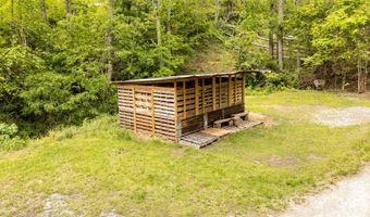 81 Amsoil Dr, Bakersville, NC 28705