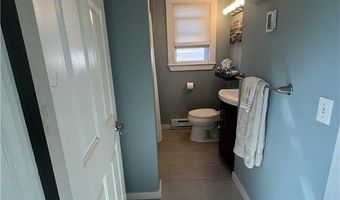 16 Dudley Ave 6, Newport, RI 02840