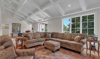 35 TIMBERLAND Dr, Lincoln, RI 02865