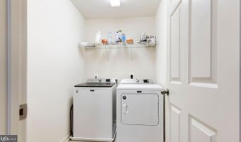 2427 FORT Dr, Alexandria, VA 22303