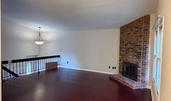 537 Treetop Village Dr, Ballwin, MO 63021