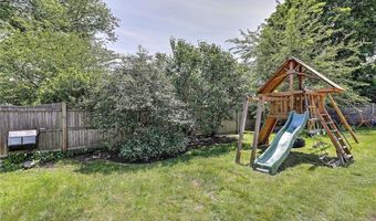 4 Harlem St, East Providence, RI 02916