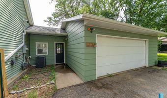 411 W Cedar St, Beresford, SD 57004